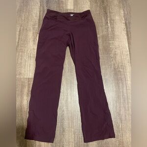 Mountain Hardwear Lightweight Pants. Women/ Sz Medium. Burgundy